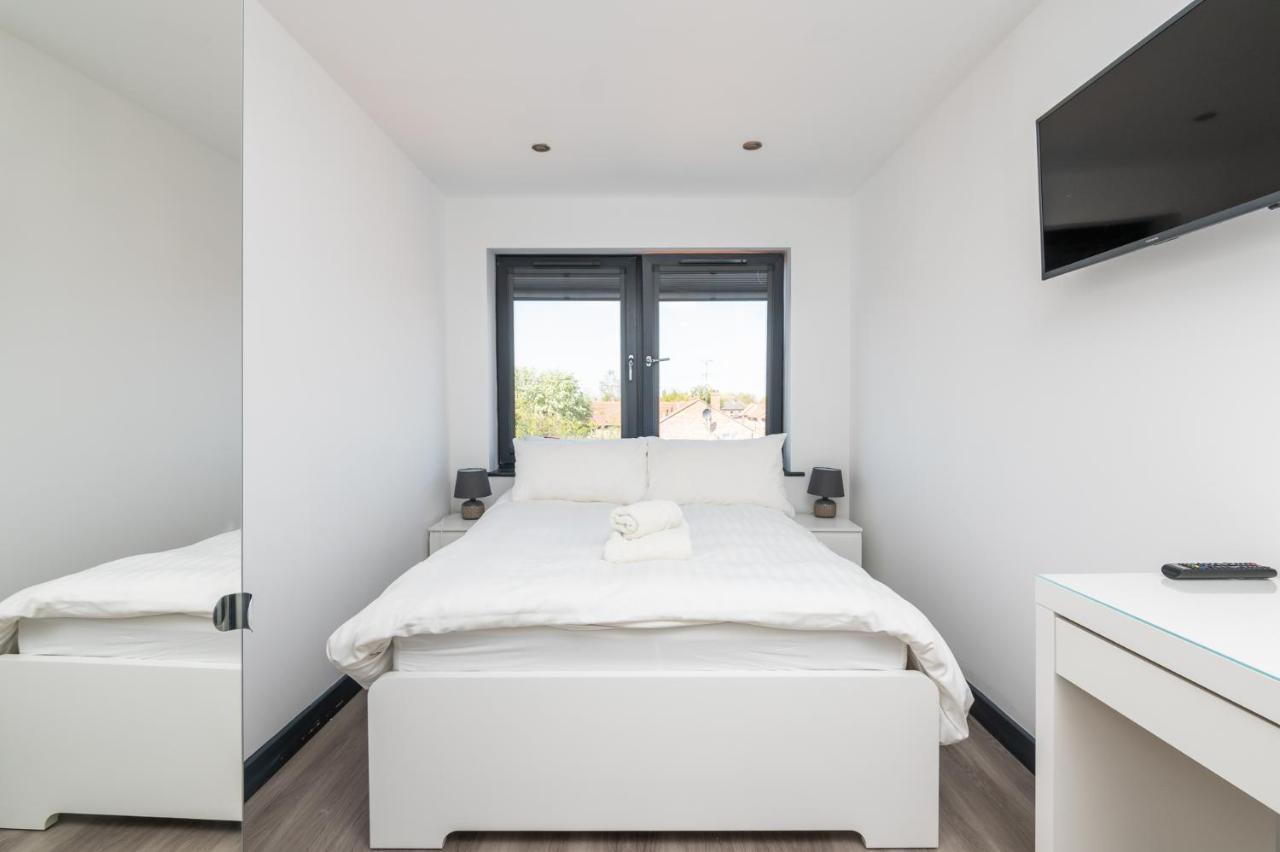 Modern Duplex Apt With 75 Inch Tv I Pass The Keys York Dış mekan fotoğraf