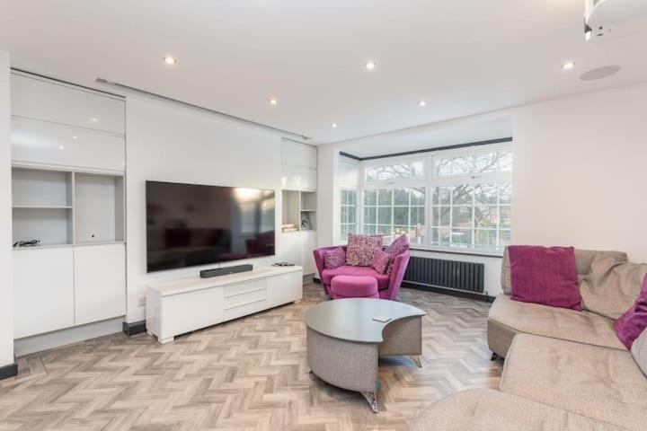 Modern Duplex Apt With 75 Inch Tv I Pass The Keys York Dış mekan fotoğraf
