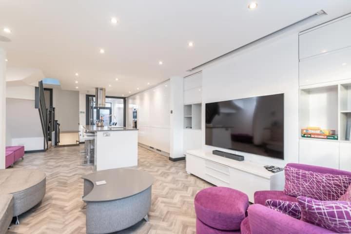 Modern Duplex Apt With 75 Inch Tv I Pass The Keys York Dış mekan fotoğraf